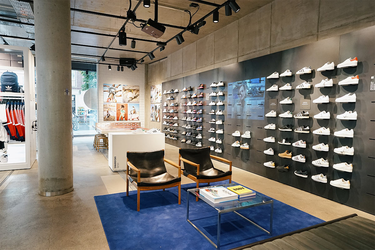 Hoopvol Verhoog jezelf Onheil adidas Originals' Redesigned Berlin Flagship Doubles as a Gallery