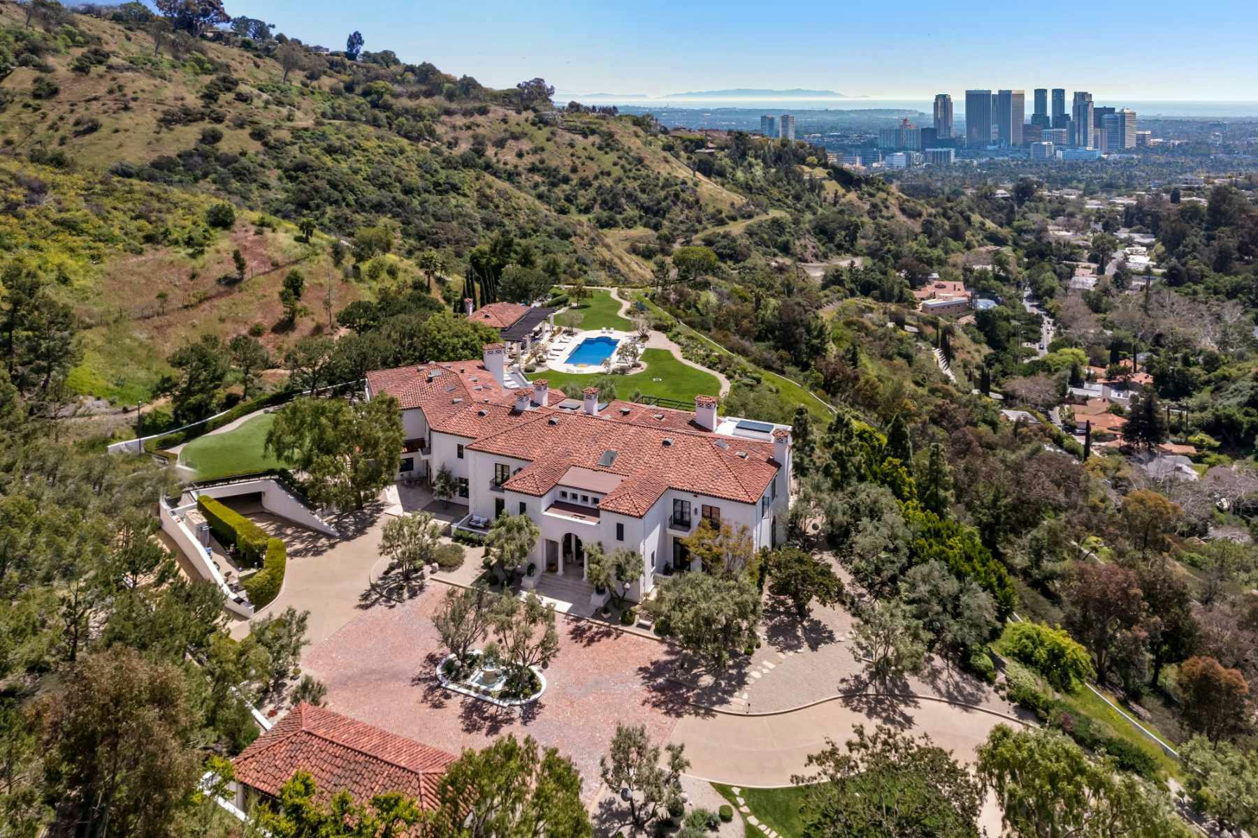 Drake Lists $75m LA Mansion Home for $88m