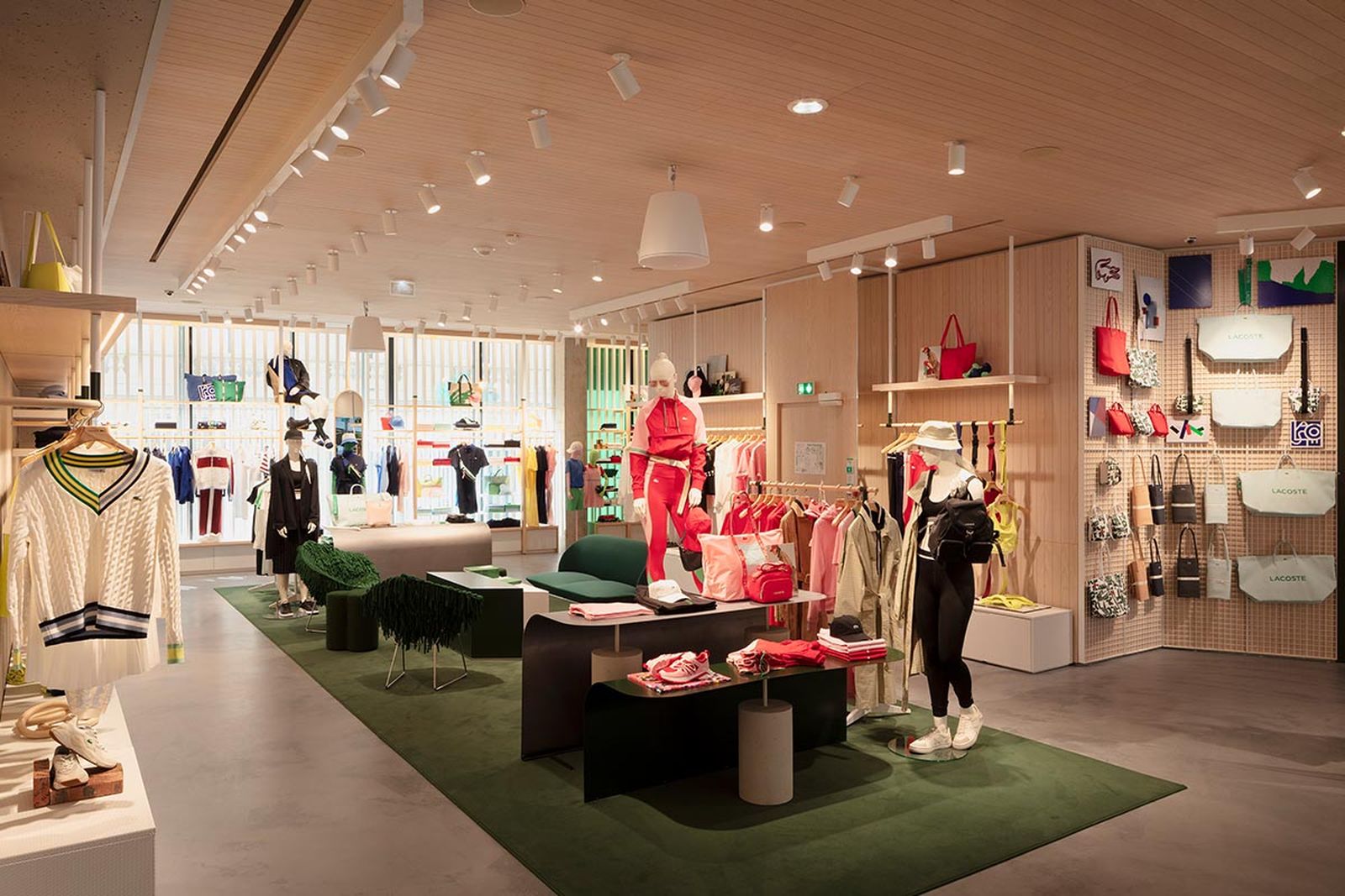 glide fællesskab Brøl Lacoste Opens New Avenue des Champs-Élysées Store