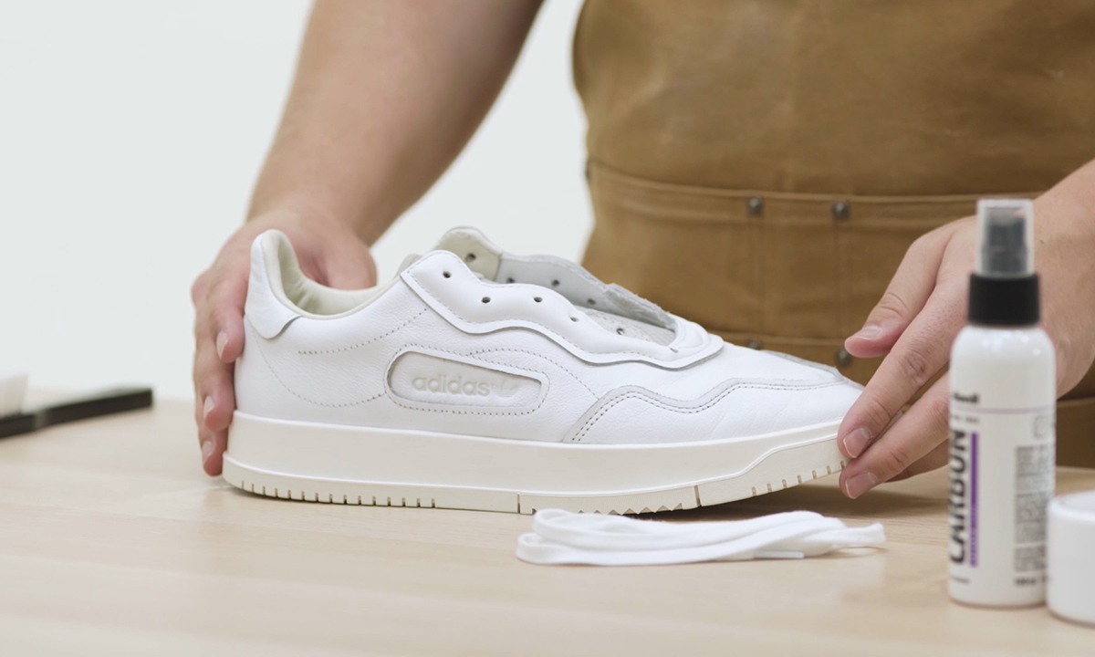 Persuasión camarera carril How To Clean Leather & Suede Sneakers in 2022