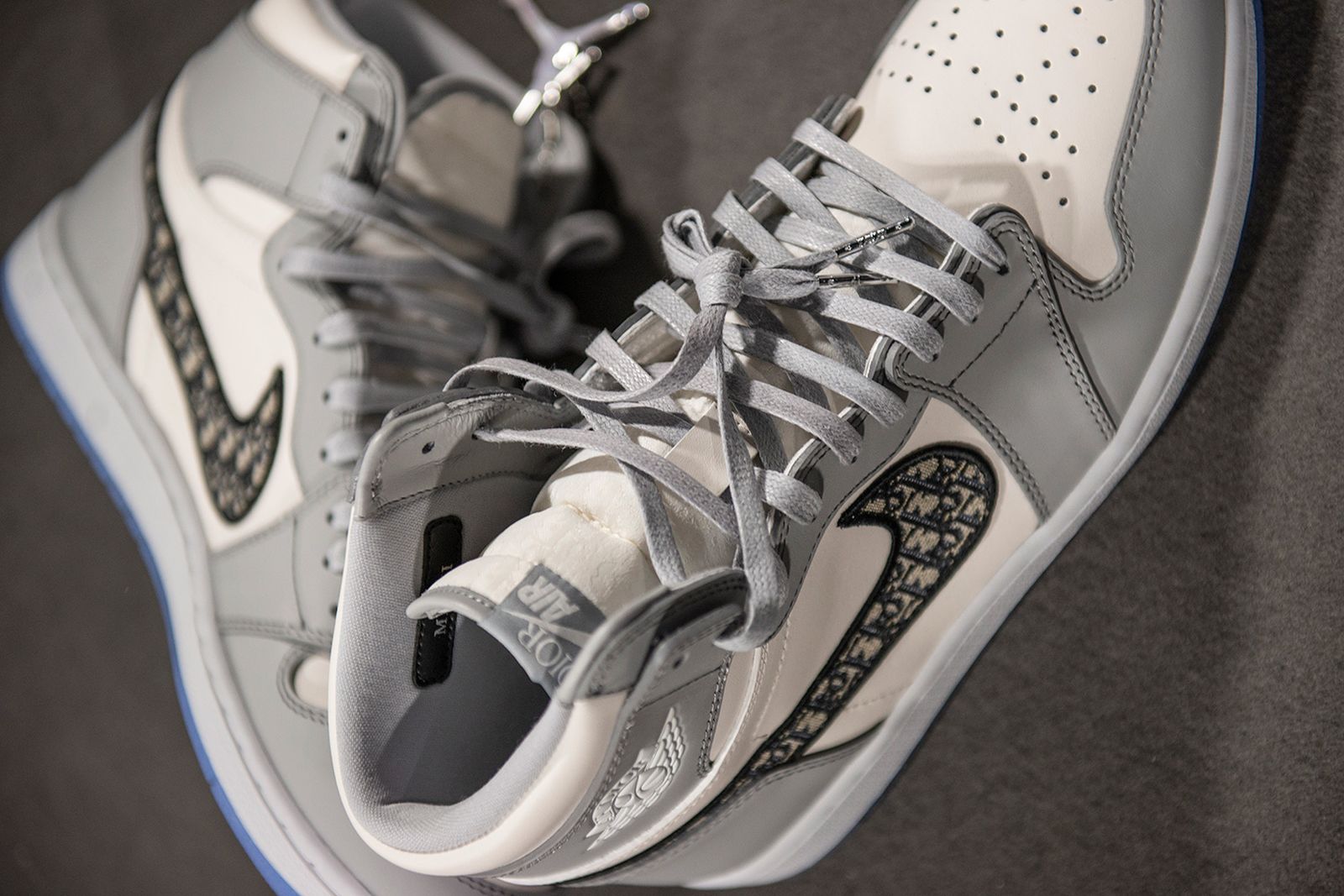 Separar Derretido un millón Dior x Nike Air Jordan 1: Official Release Information & Images