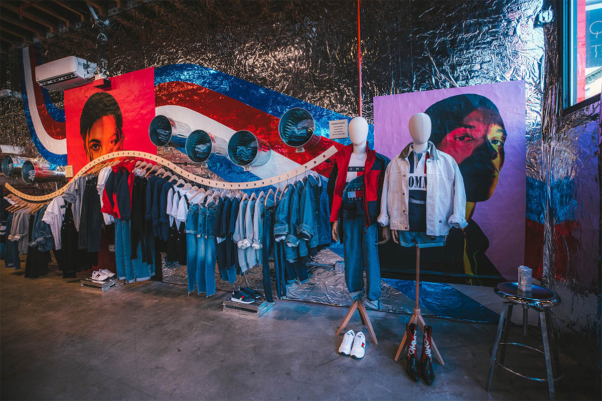 Vertrek Toepassing laten we het doen Tommy Jeans Pop-Up in Brooklyn Partners With Local Creatives on Custom Merch